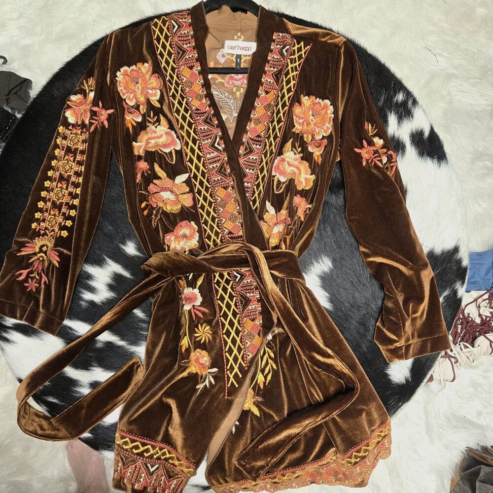 Driftwood Rust Velour Duster w/ belt embroidered flowers western M
